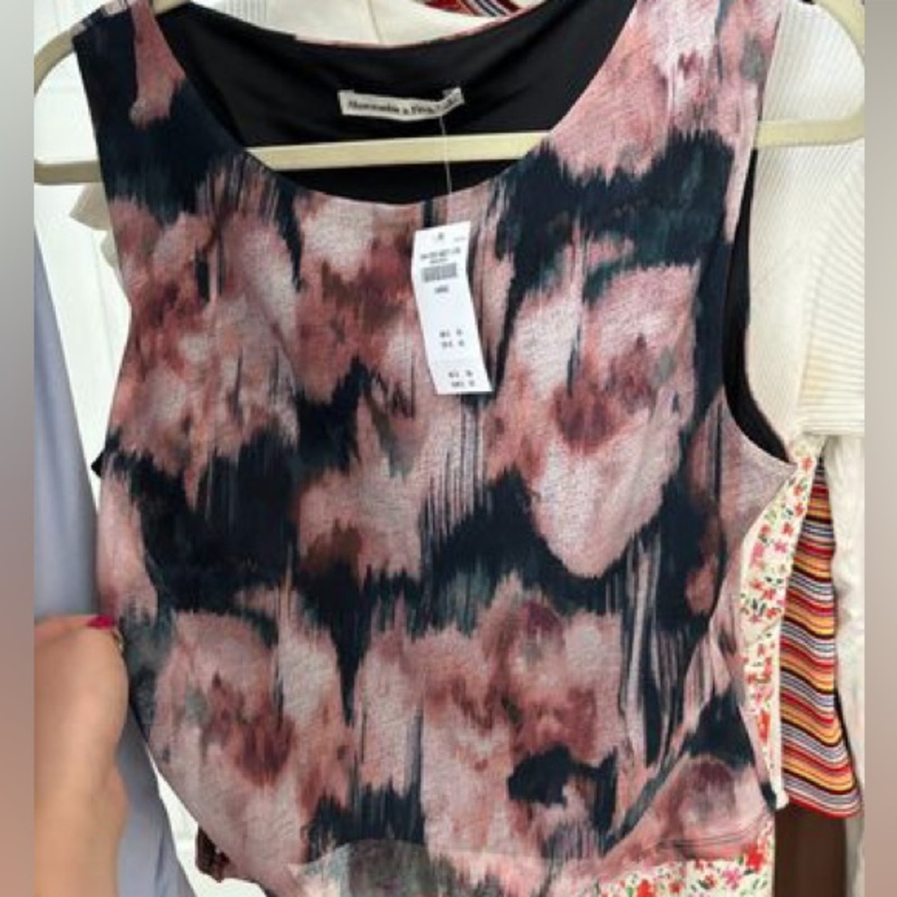 Abercrombie top size L